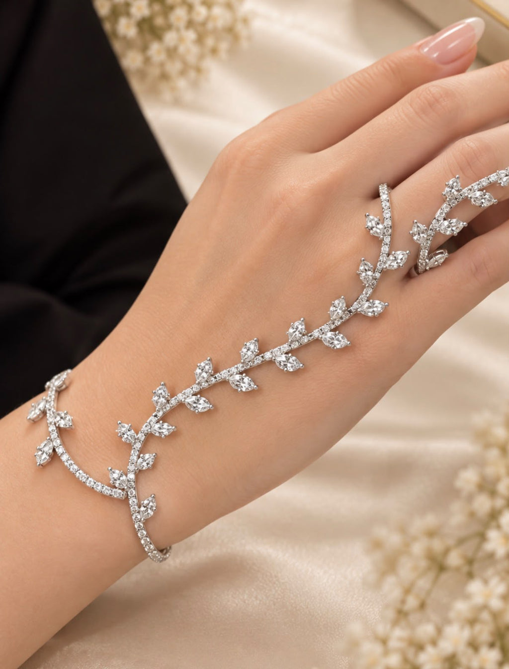 Etaile Bloom Handchain