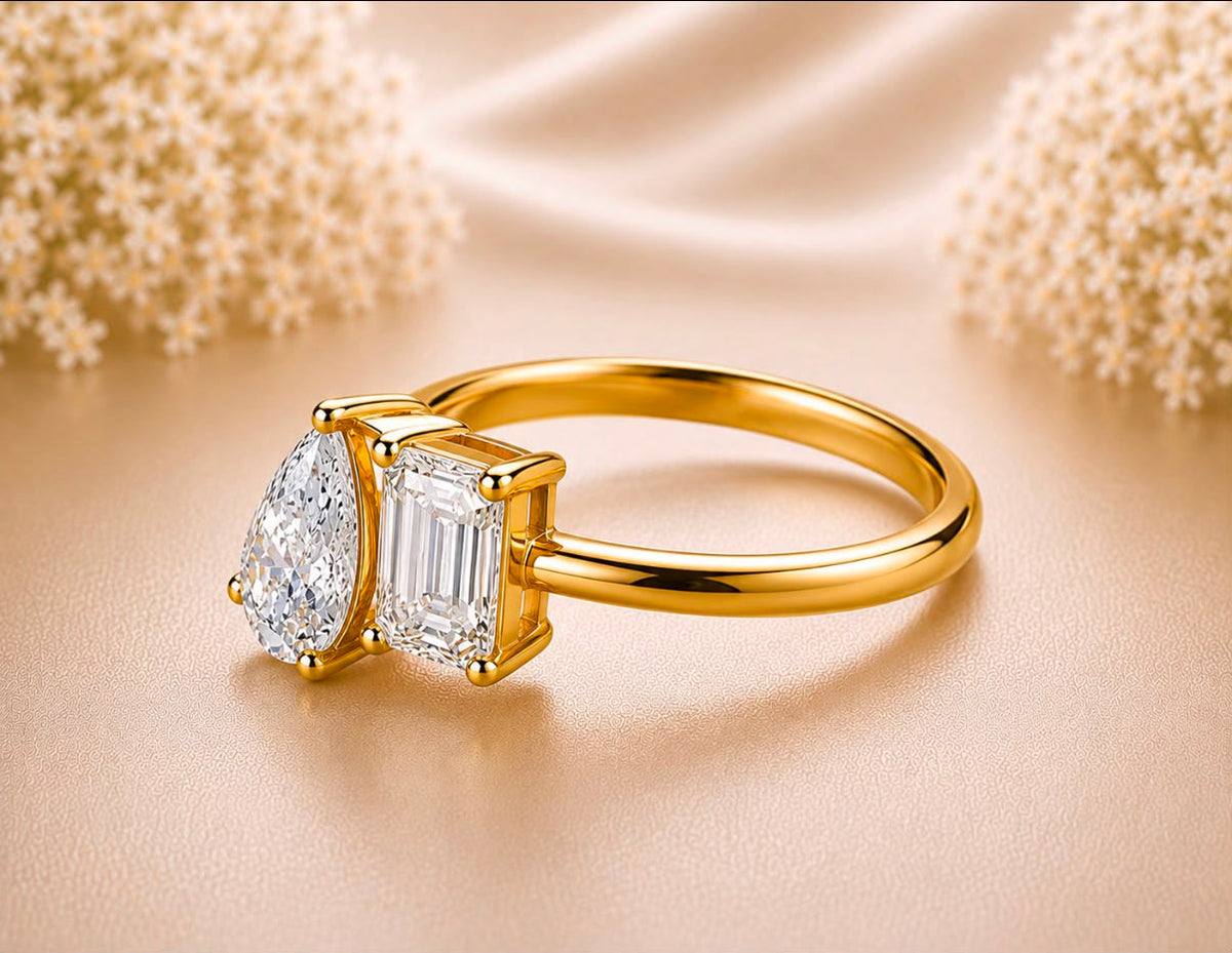 Pear 4 Emerald Toi et Moi Ring